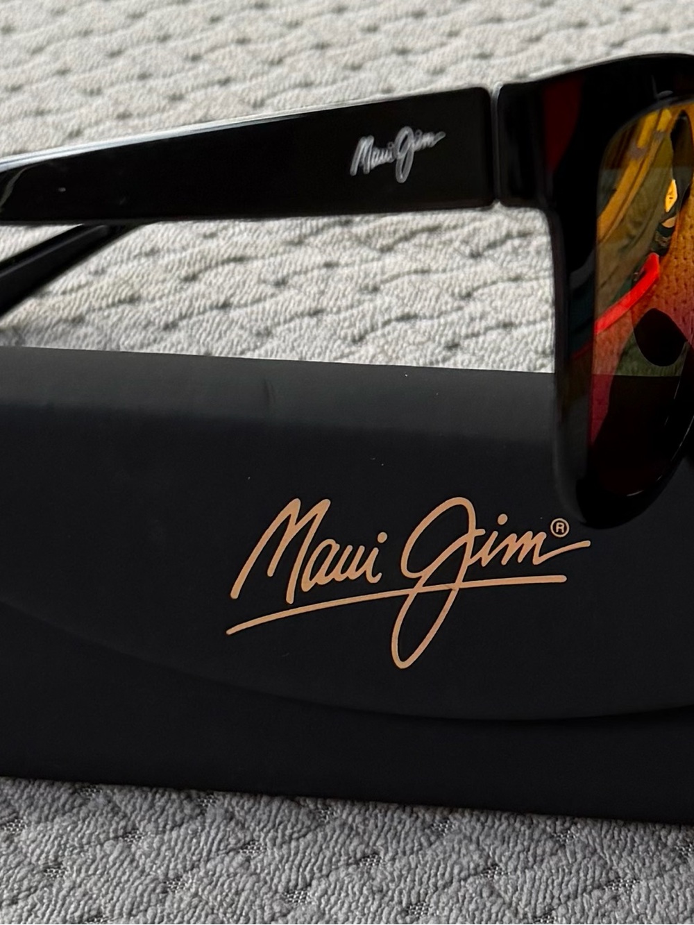 Maui Jim Unisex Black Frame and Hawaii Lava Mirror Sunglasses NWOT - Picture 3 of 11
